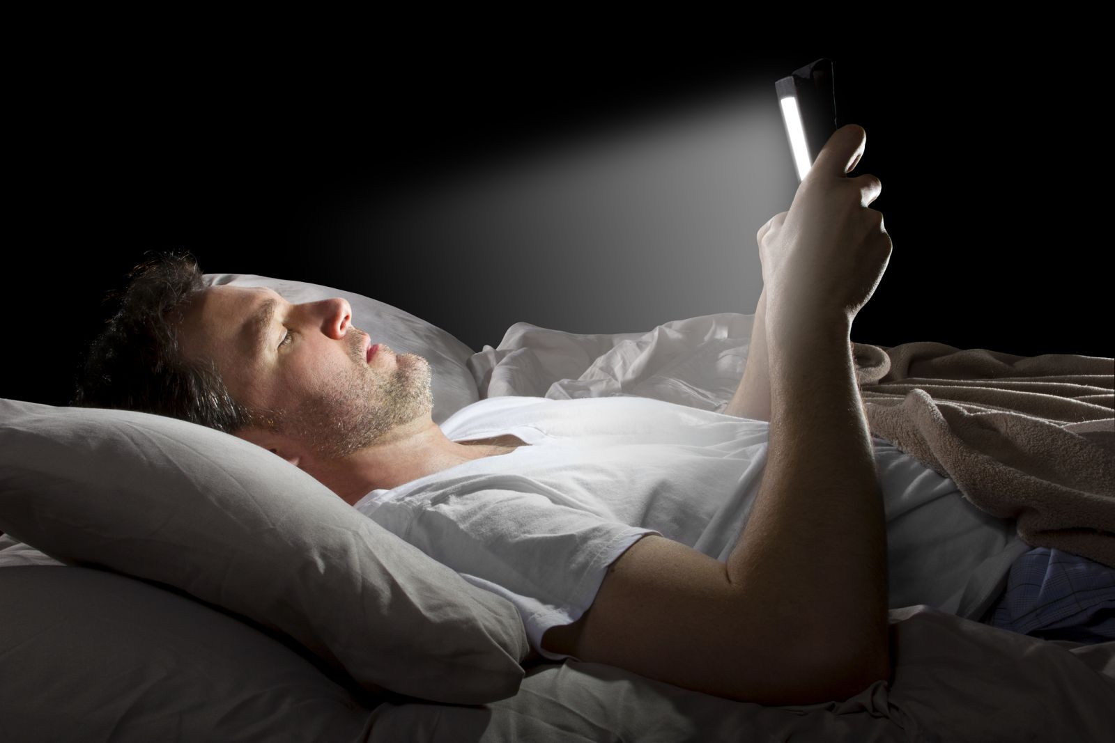 Managing Blue Light for Better Sleep: Strategies and Tips