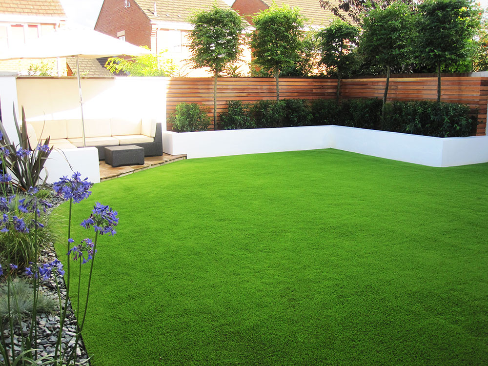 What to Consider When Selecting a Grass Carpet for a Commercial Space?