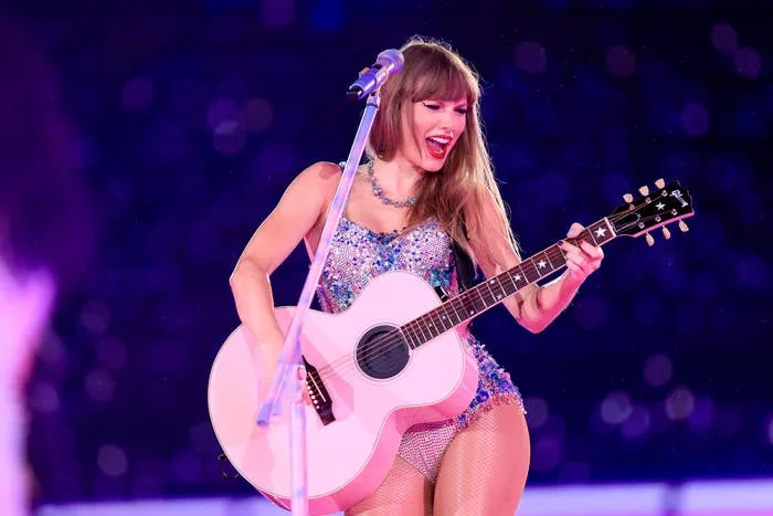 Taylor Swift’s Hardcore Fans Are Once Again Calling Her Out For The “Blatant Cash Grab” Of Charging Fans $20 To Rent Her Eras Tour Concert Film For 48 Hours