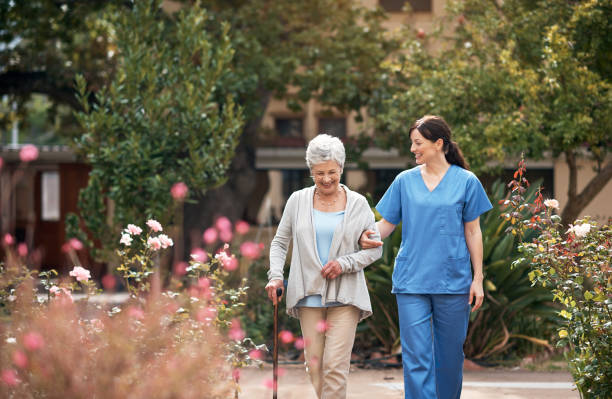 How Does Home Nursing in Dubai Enhance Quality of Life for Seniors?